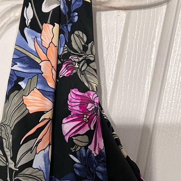 Time and Tru swimsuit floral - Picture 4 of 5